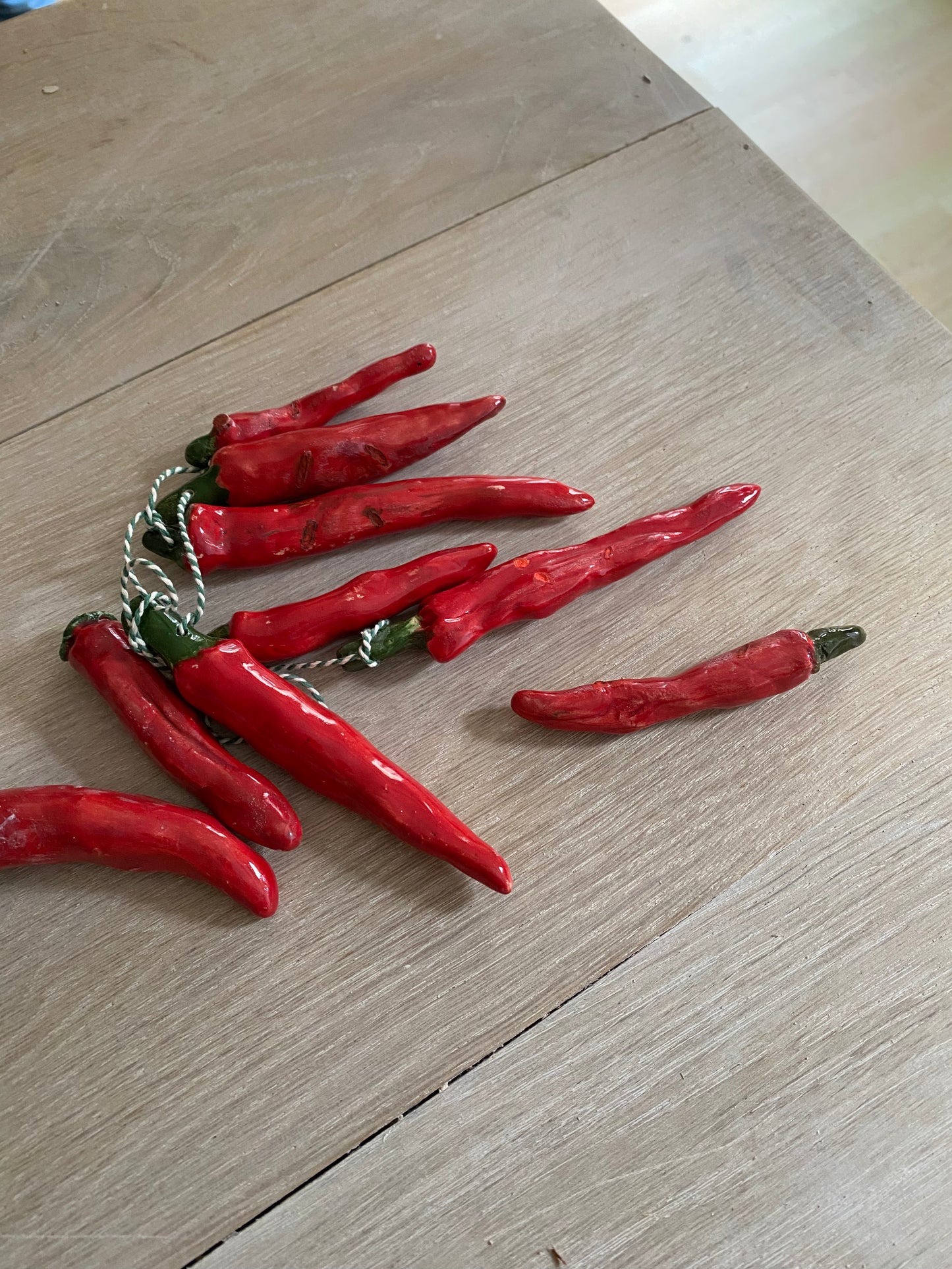 Chilli pepers van keramiek
