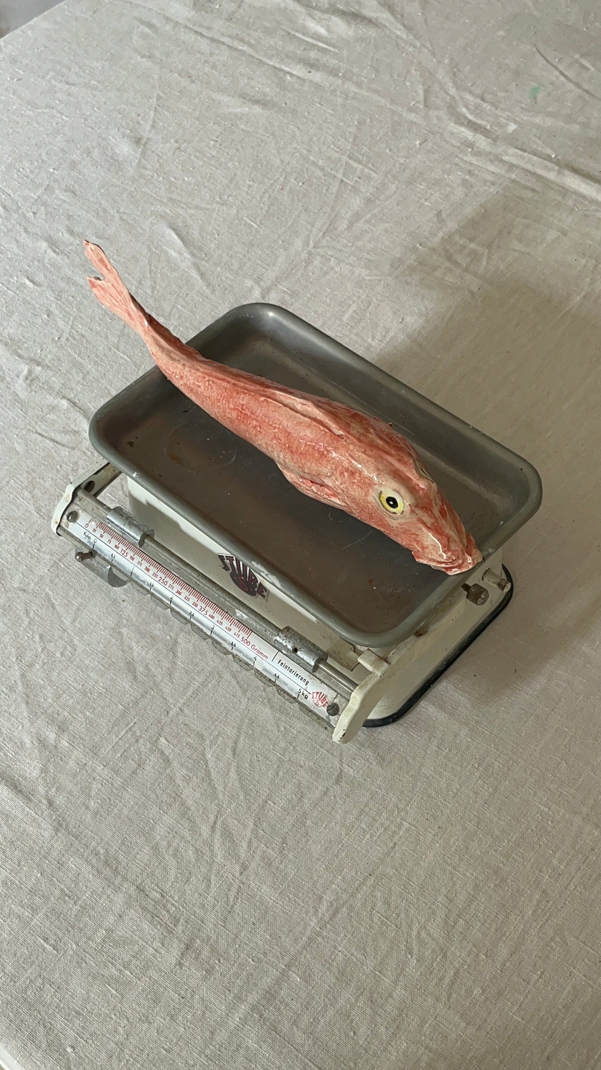 Vis rode poon van keramiek